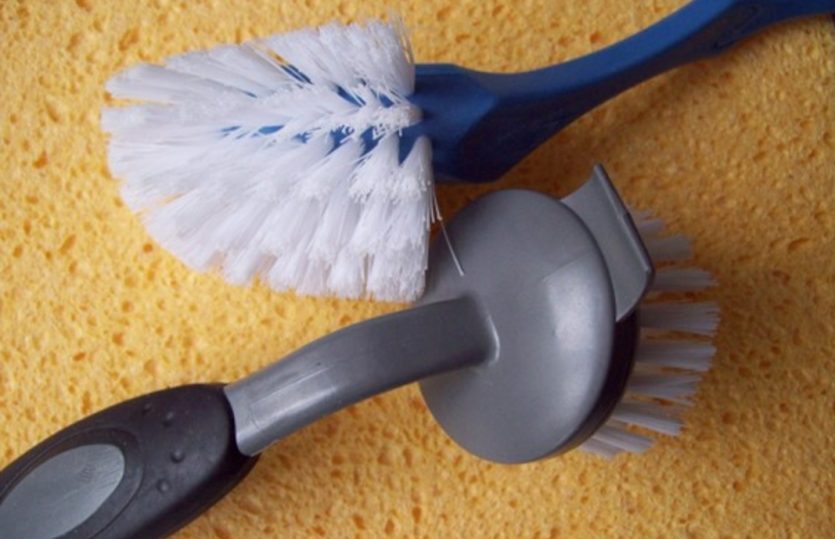 Manutenção preventiva com escovas ameniza desgaste em equipamentos pesados