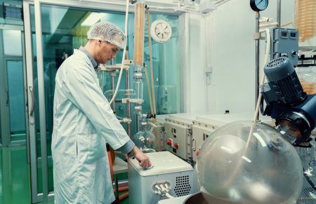 Escovas para balões volumétricos garantem higiene em laboratórios brasileiros